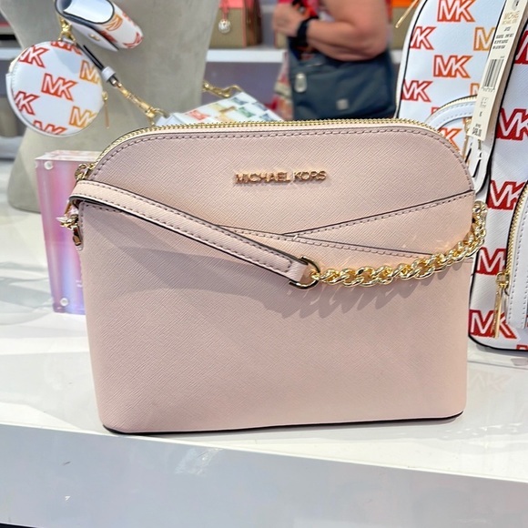 MICHAEL KORS
Jet Set Travel Medium Dome Crossbody Bag
Powder Blush 
NWT - Picture 2 of 16